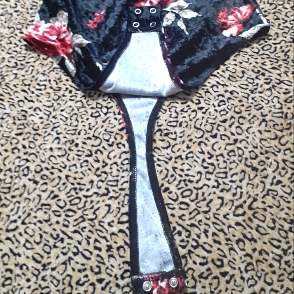 *SOLD* FLORAL VELEVET BODYSUIT//XS//THONG🔥 - Picture 2 of 5